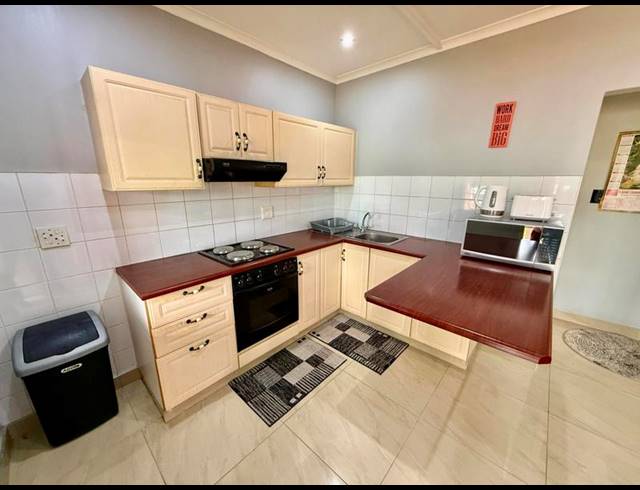 2 BEDROOM TOWNHOUSE FOR SALE IN HAYFIELDS